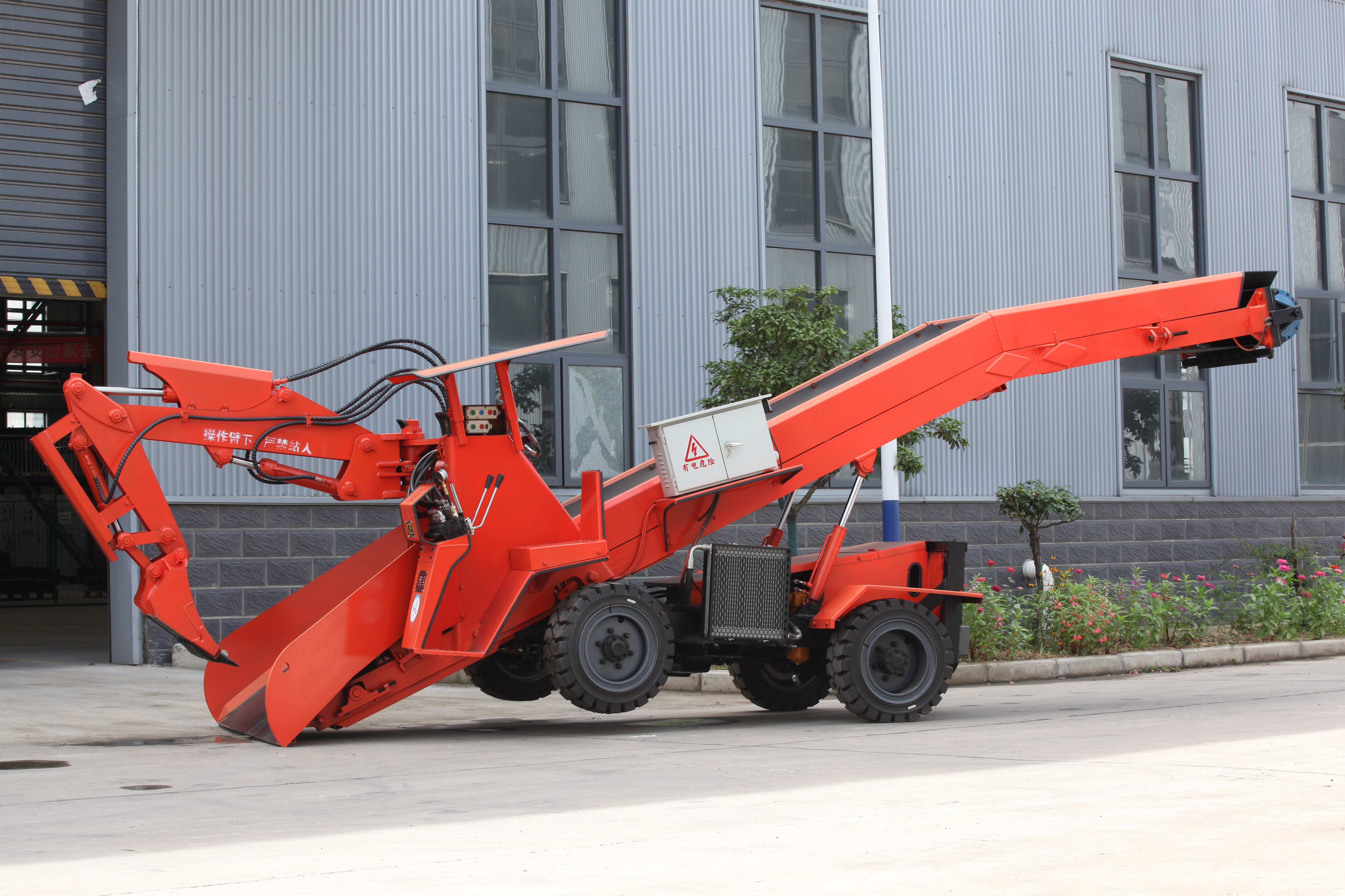 扒渣帶破碎,永力通液壓扒渣機(jī)一機(jī)搞定裝巖與破碎