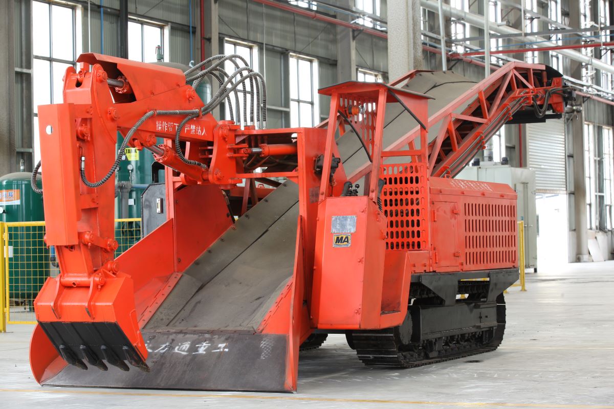 永力通皮帶式斜井扒渣機，適合遠距離輸送