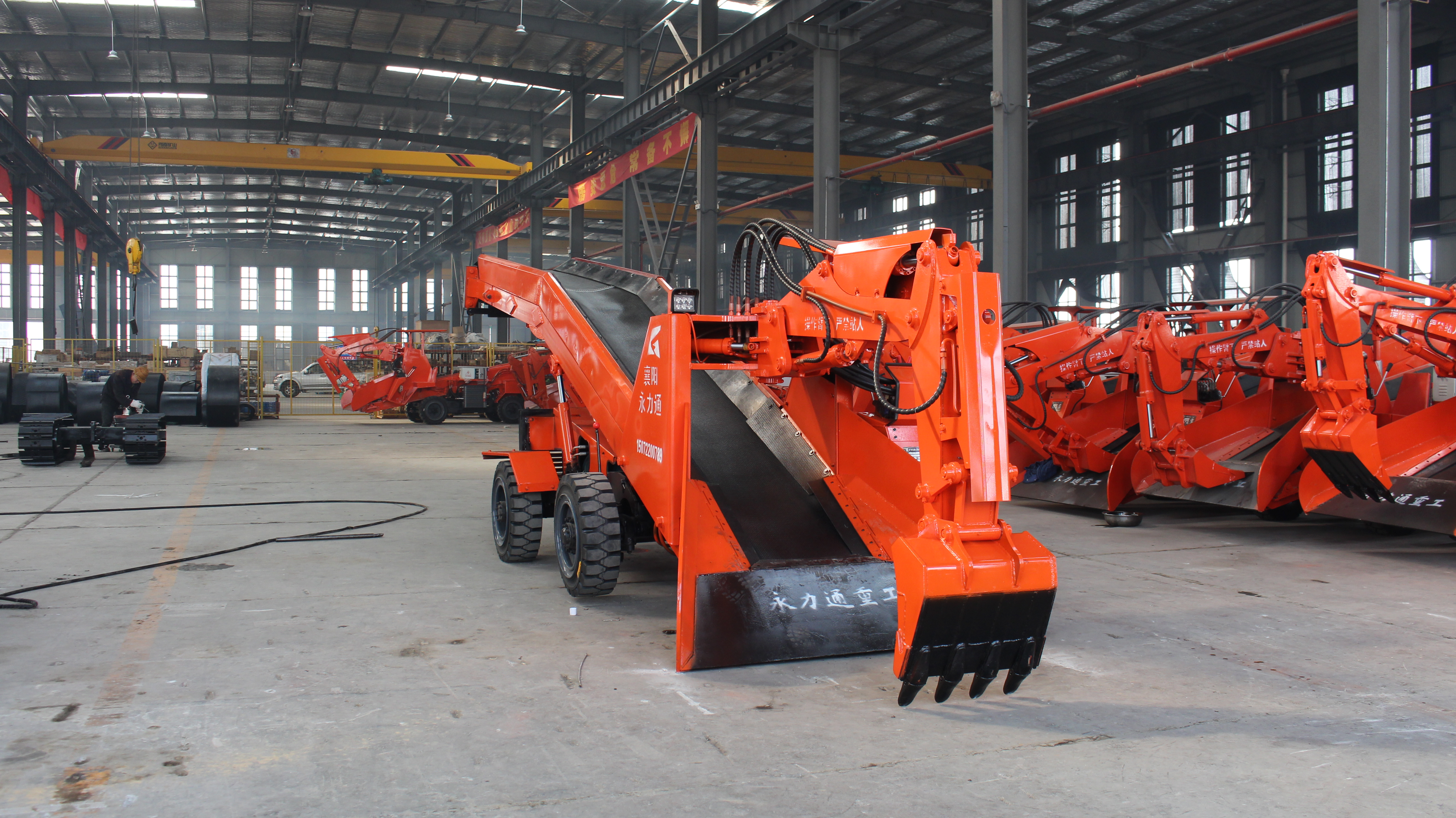 井下路面濕滑？永力通履帶扒渣機(jī)抓地力強(qiáng)