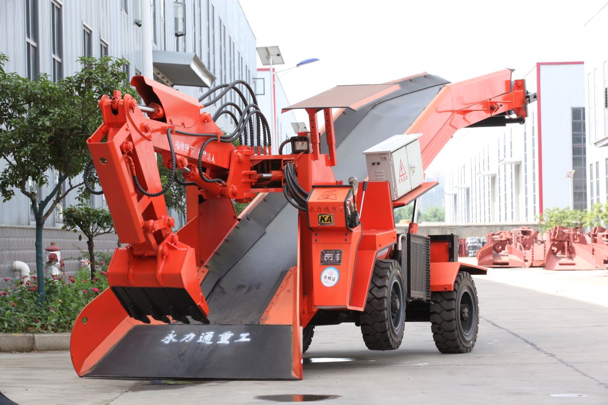 永力通遙控防爆扒渣機，坐在安全區就把活干了